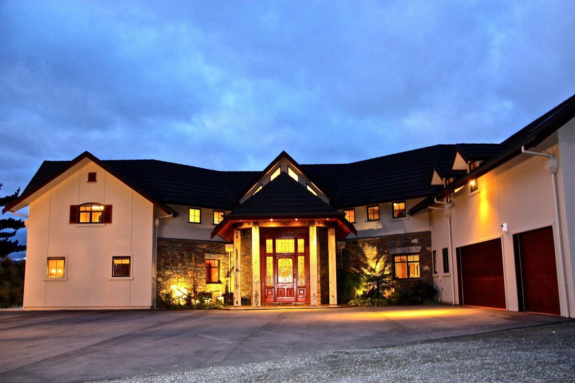 Dock Bay Lodge Te Anau Extérieur photo